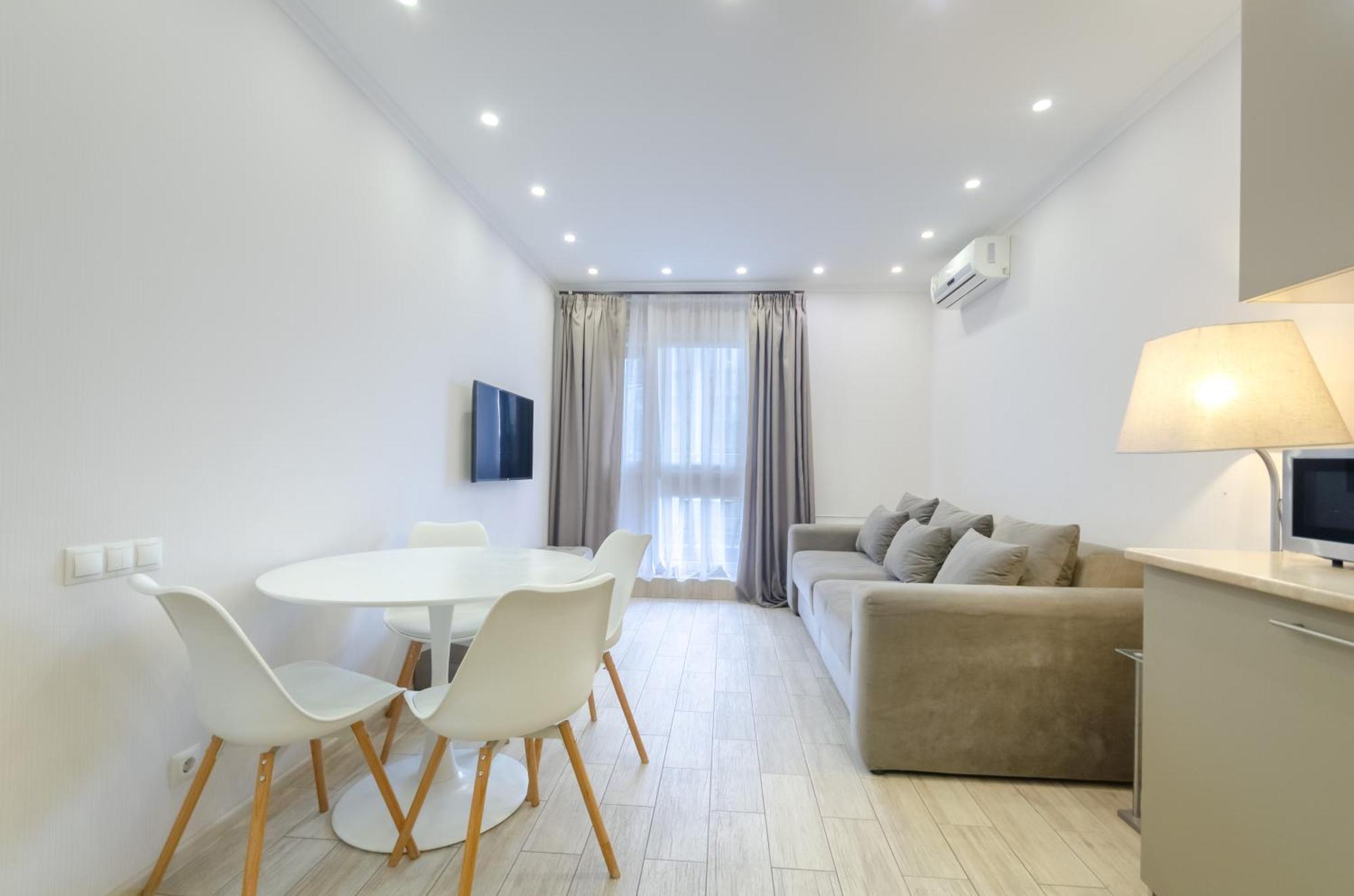 Petrovdom Apartments 3-143 In Rc Central Park, 7 John Mccain Street 基輔 外观 照片